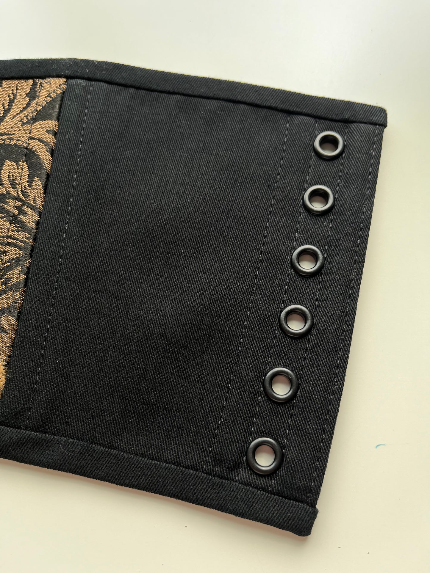 Underbust corsage belt “Wild grace”