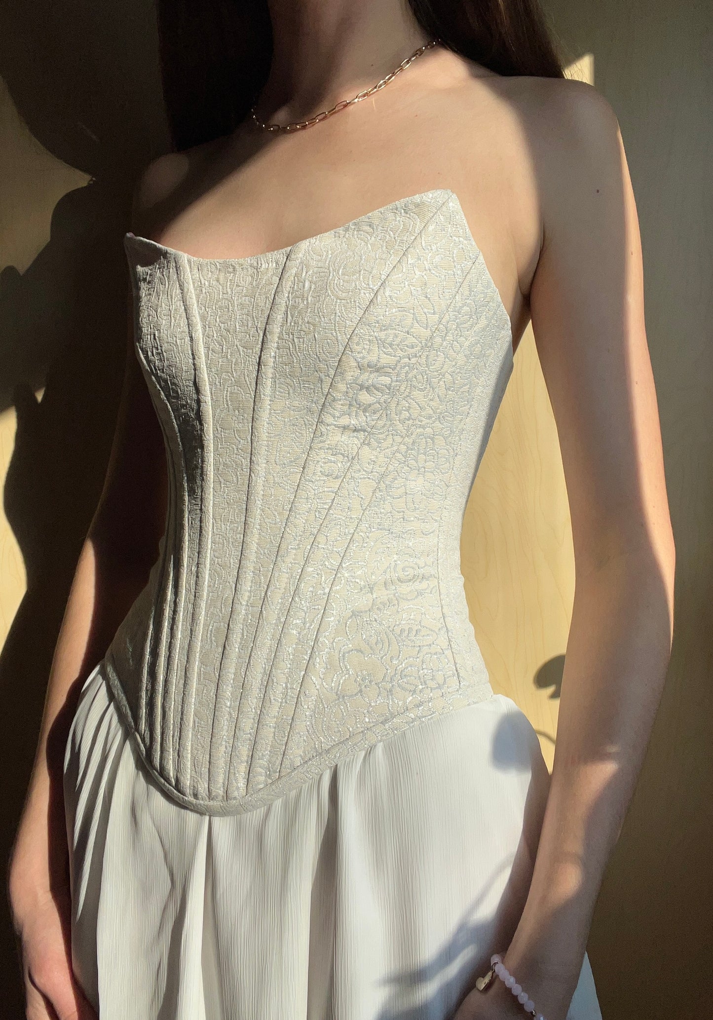 White strapless brocade corset 🦢