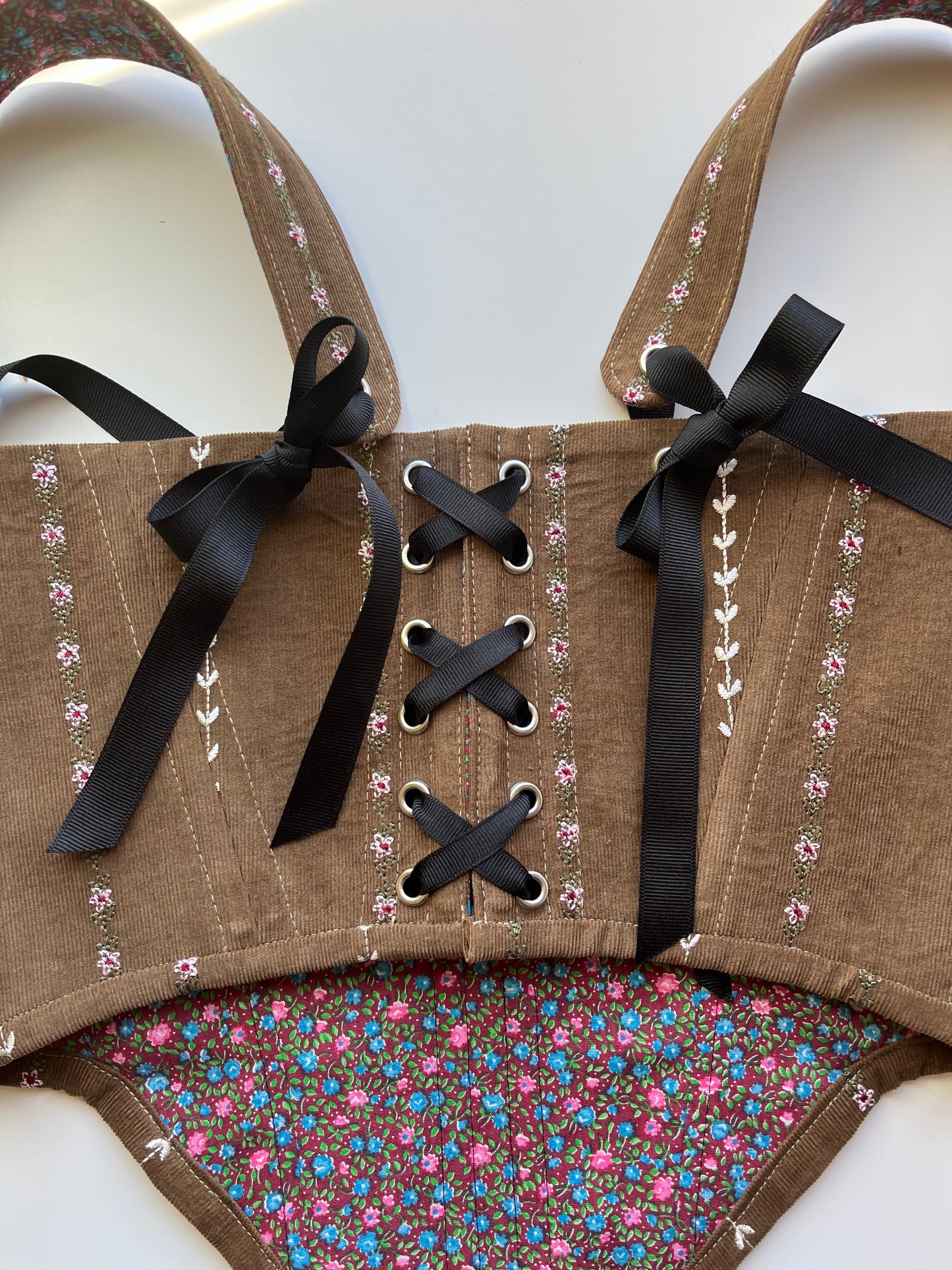 Brown Embroidered underbust corsage with removable shoulder straps 🤎